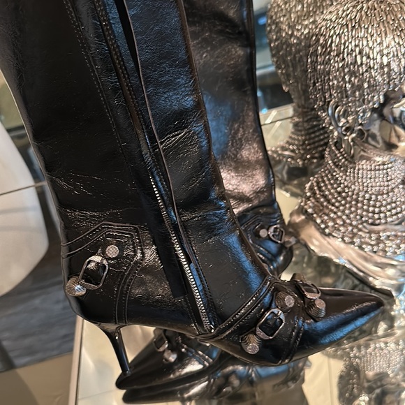 Boots - Picture 6 of 9